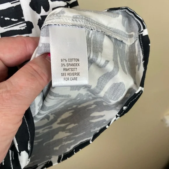 Apt.‎ 9 Black and White Abstract Women's Blouse - Picture 5 of 7